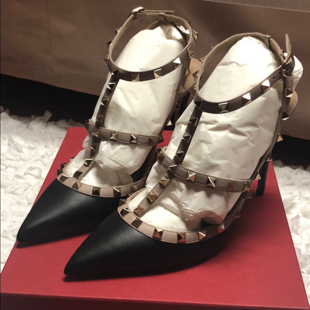 Valentino Rockstud pumps